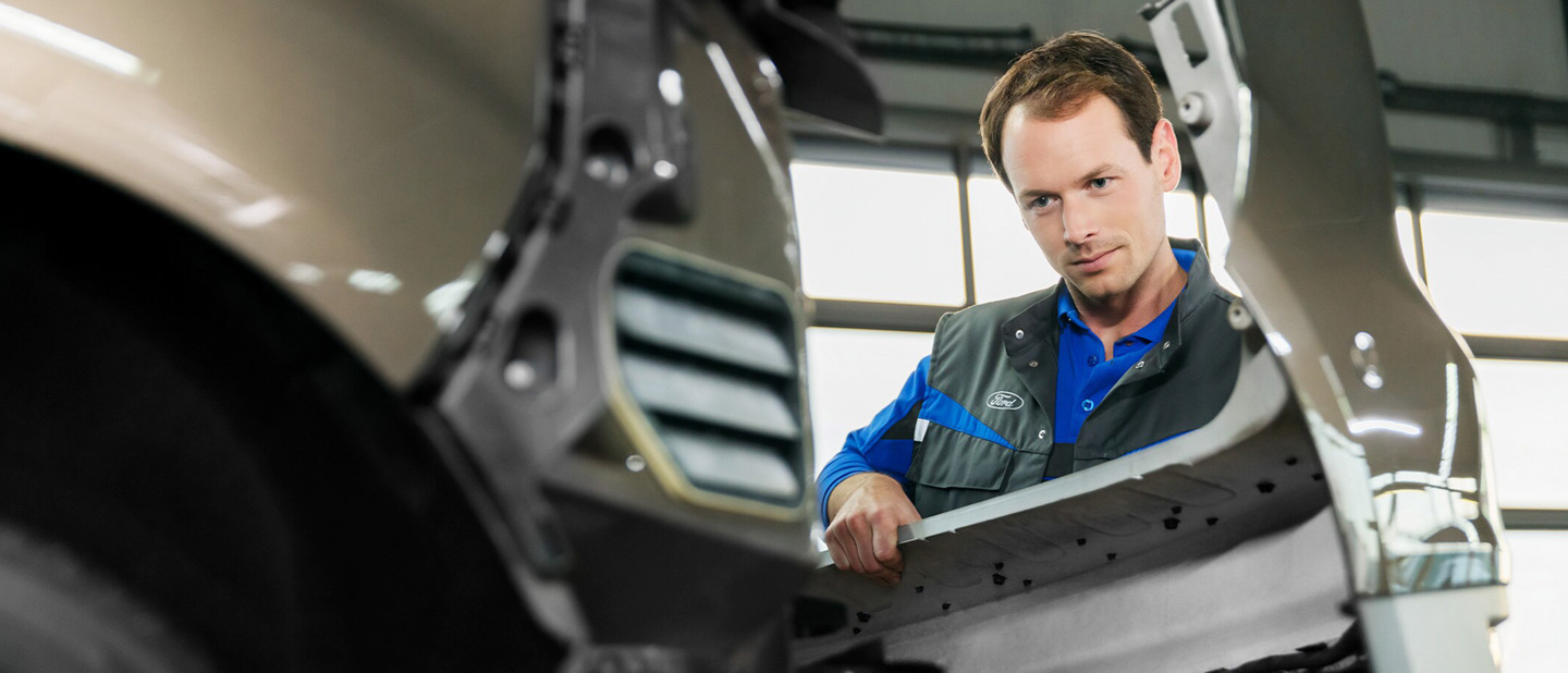Ford Service Reparation Bilulykke Hero