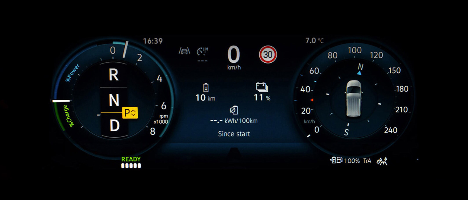 Digitalt display bag rattet i Ford Transit Connect