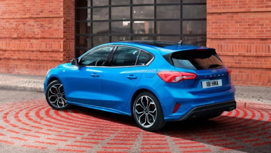 Ford Focus i farven Desert Island Blue