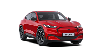 En rød Ford Mustang Mach-E el-SUV, set fra venstre forfra, isoleret på en hvid baggrund.