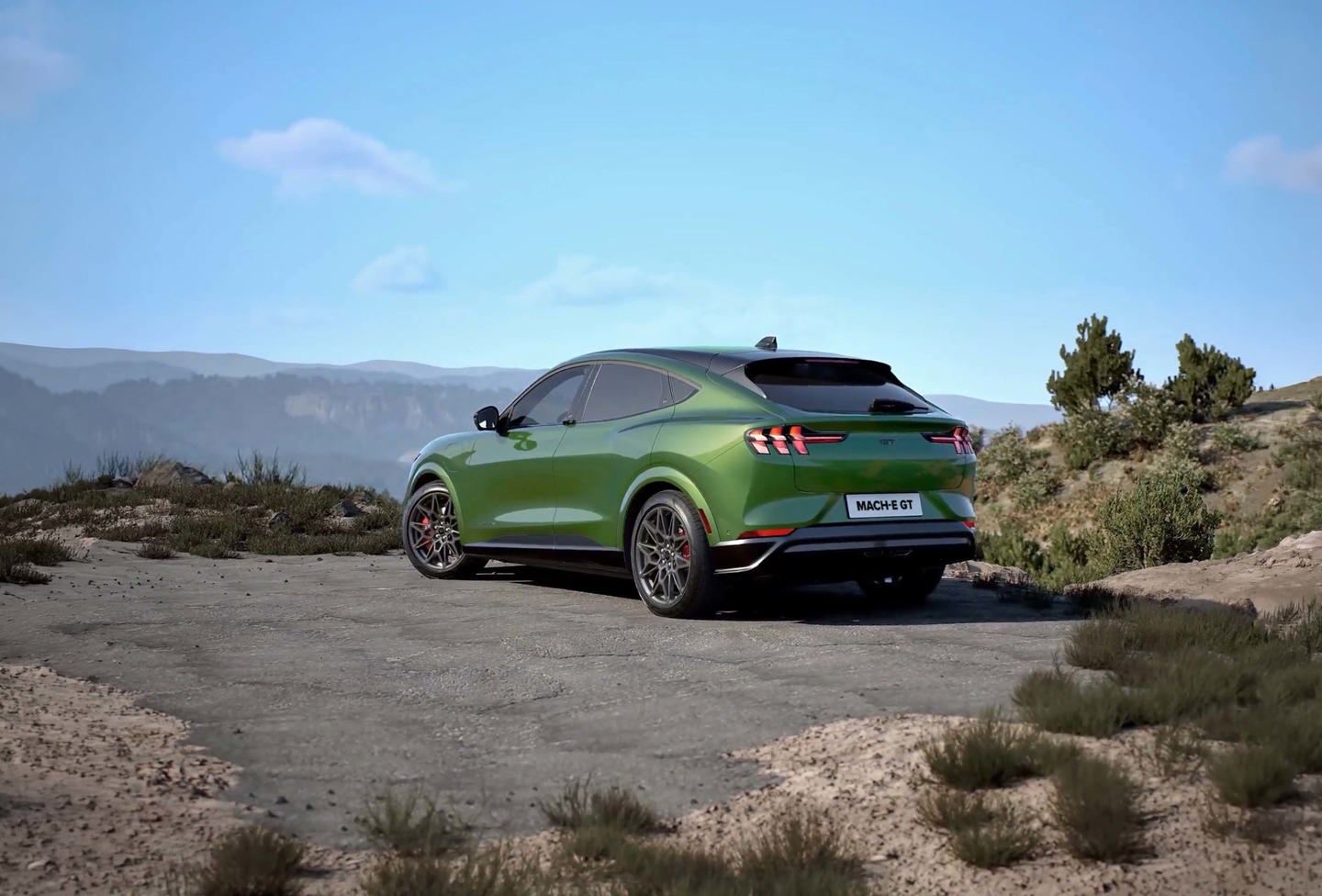 Et forvrænget billede af SUV'er parkeret udendørs på en grusflade med træer og græs i baggrunden under en klar himmel.
