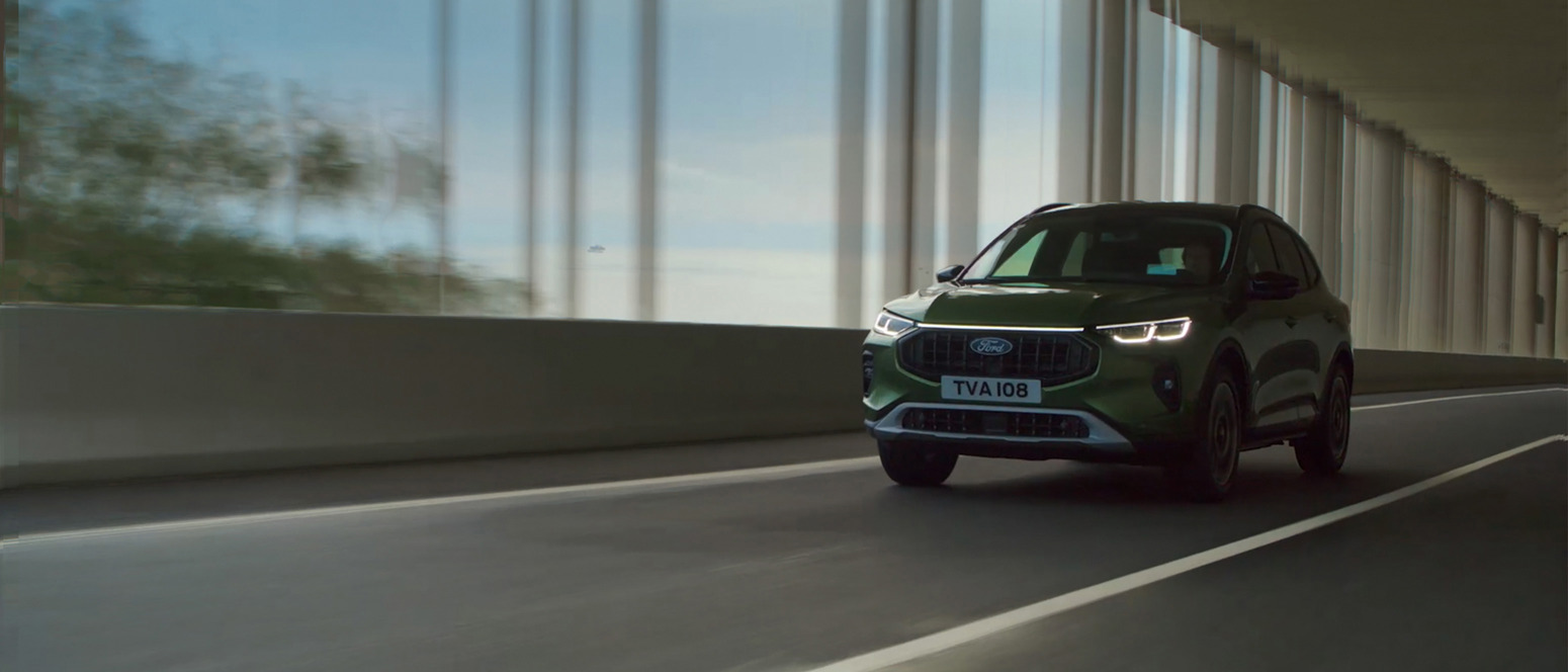 Kuga i Bursting Green kører på vej