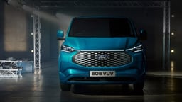 Ford Transit Custom til erhverv parkeret i fotostudio
